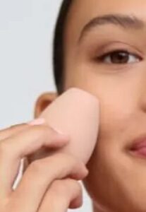 Oriflame Flawless Finish spužvica za make-up 6 x 4 cm, Oriflame